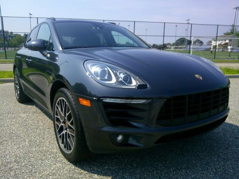 Used 2018 Porsche Macan AWD/4WD image 13