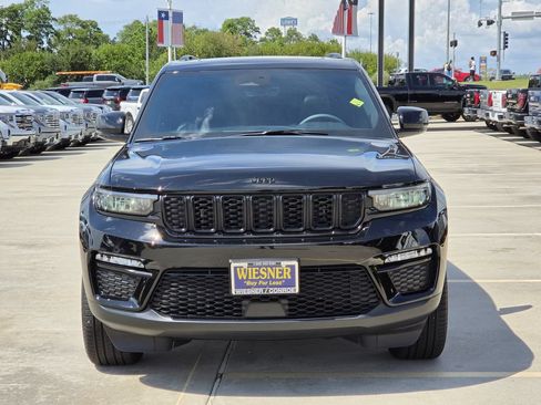 Used 2025 Jeep Grand Cherokee Limited AWD/4WD image 2