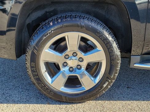 Used 2017 Chevrolet Suburban Premier image 5