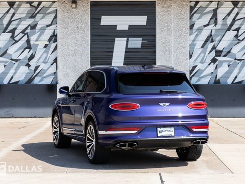 Used 2023 Bentley Bentayga image 12