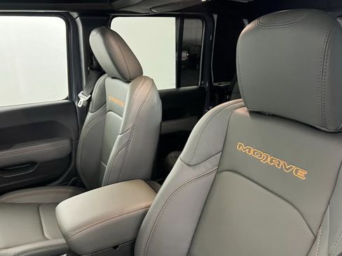 New 2025 Jeep Gladiator Mojave image 16