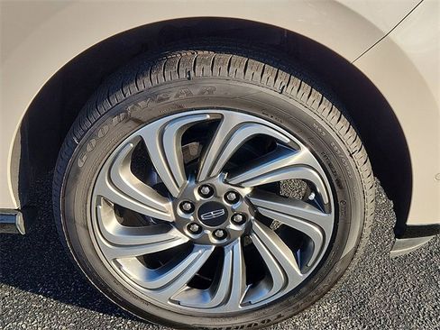 Used 2023 Lincoln Navigator Reserve image 8