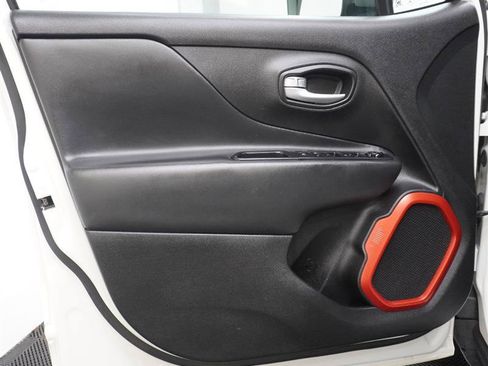 Used 2016 Jeep Renegade Trailhawk AWD/4WD image 29
