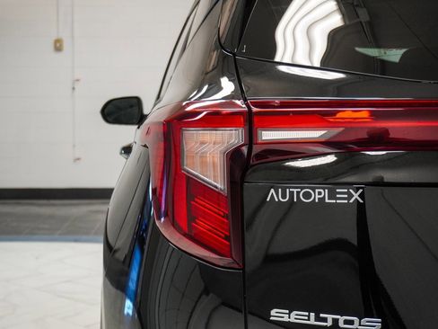 Used 2025 Kia Seltos S image 39