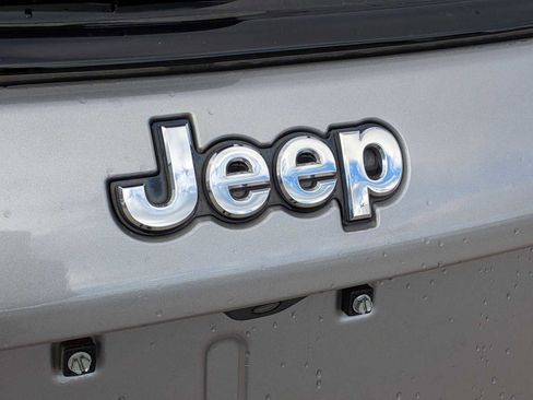 Used 2018 Jeep Compass Latitude w/ Popular Equipment Group image 6