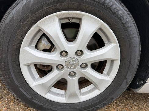 Used 2010 Toyota Camry LE image 19