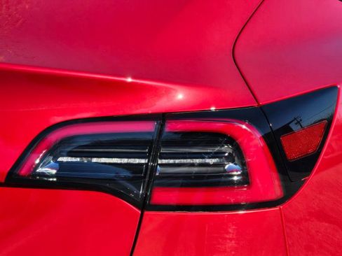 Used 2023 Tesla Model 3 Standard Range image 25