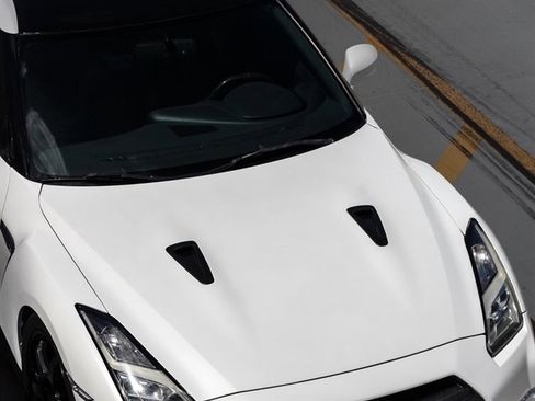 Used 2013 Nissan GT-R Premium image 3