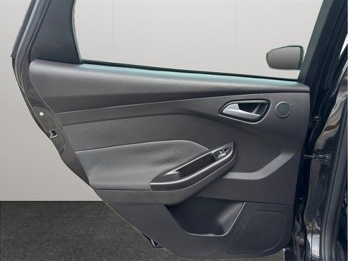 Used 2014 Ford Focus Titanium FWD image 32