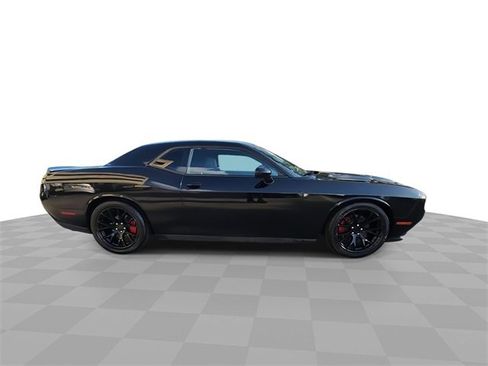 Used 2015 Dodge Challenger SXT w/ Driver Convenience Group image 9