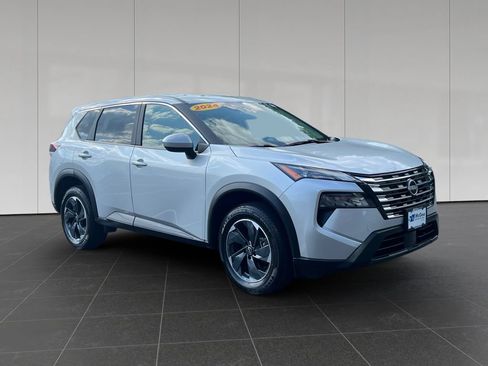 Used 2024 Nissan Rogue SV AWD/4WD image 7