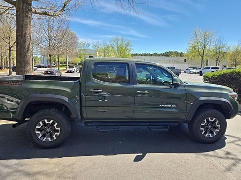 Used 2022 Toyota Tacoma TRD Off-Road w/ Technology Package image 13