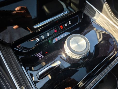 Used 2022 Jeep Wagoneer Series II w/ Premium Group I image 33