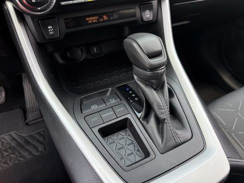 Used 2021 Toyota RAV4 XLE FWD image 19