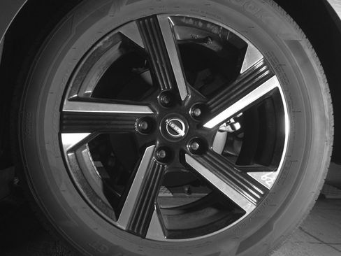 Used 2025 Nissan Sentra SV image 14