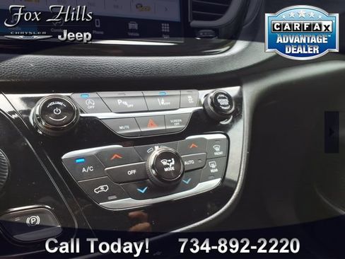 Used 2026 Chrysler Pacifica Select FWD image 23