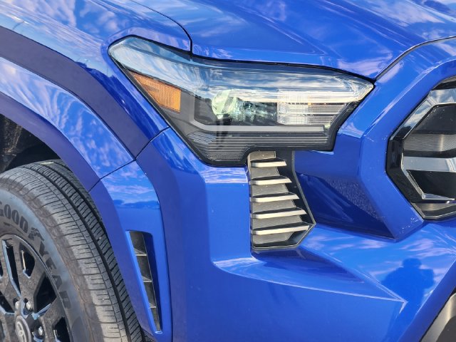 Used 2025 Toyota Tacoma SR5 RWD image 10
