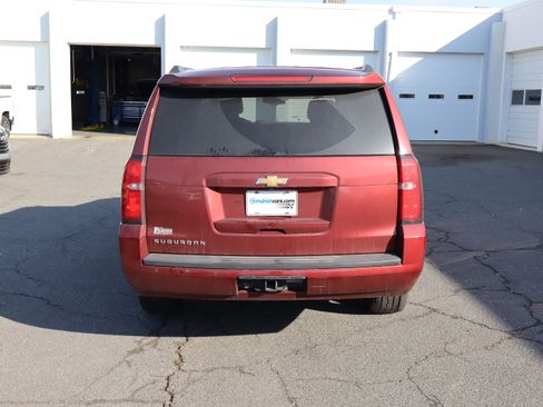 Used 2017 Chevrolet Suburban LT image 9