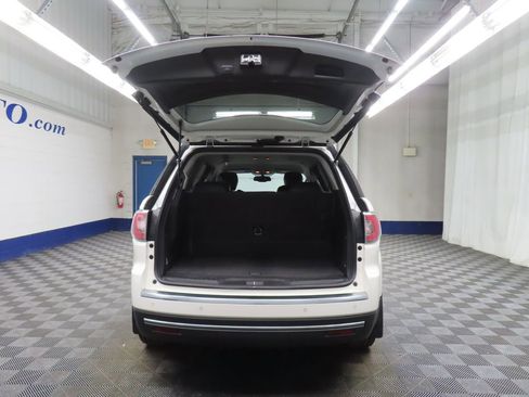 Used 2015 GMC Acadia SLT image 34