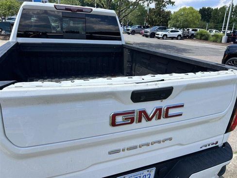 Used 2020 GMC Sierra 2500 AT4 w/ AT4 Premium Package AWD/4WD image 12