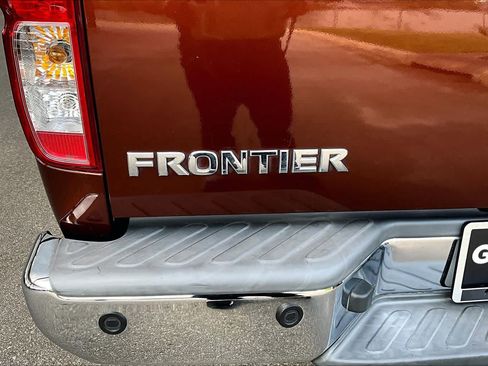 Used 2018 Nissan Frontier SV w/ Value Truck Package RWD image 10