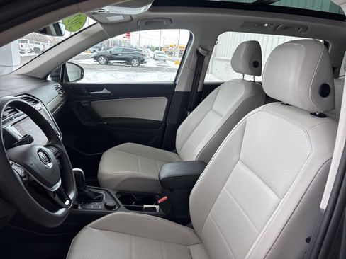 Used 2020 Volkswagen Tiguan SEL image 8