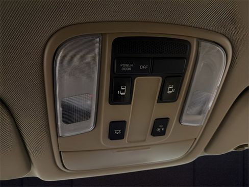 Used 2018 Kia Sedona LX image 26