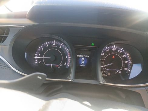 Used 2016 Toyota Avalon Limited image 3