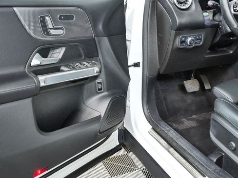 Used 2021 Mercedes-Benz GLB 250 4MATIC image 7
