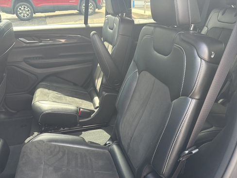 Used 2023 Jeep Grand Cherokee L Laredo AWD/4WD image 16
