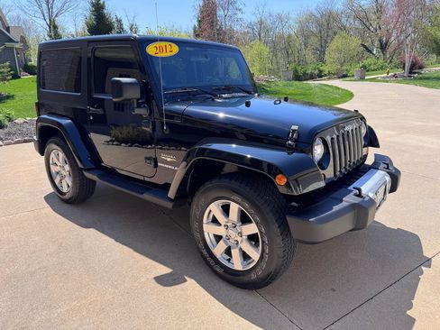 Used 2012 Jeep Wrangler Sahara w/ Connectivity Group AWD/4WD image 8