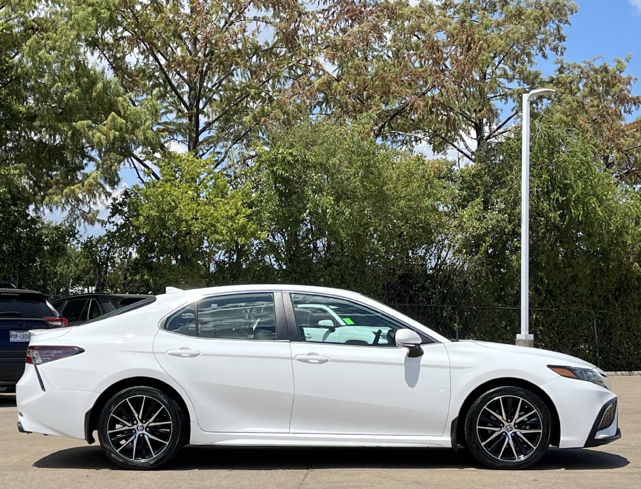 Used 2024 Toyota Camry SE FWD image 3