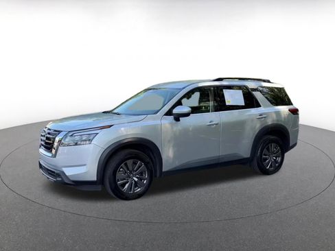 Used 2025 Nissan Pathfinder SV AWD/4WD image 7