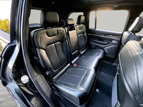 Used 2023 Jeep Grand Cherokee Overland AWD/4WD image 20