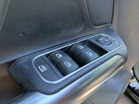 Used 2023 Mercedes-Benz GLA 250 image 12