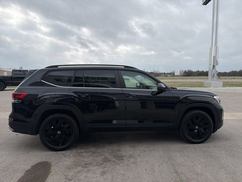 Used 2024 Volkswagen Atlas SE image 6