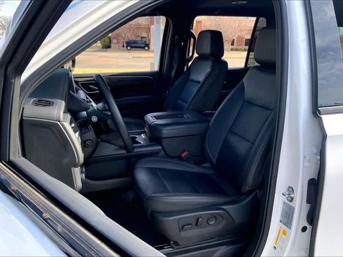 Certified 2024 Chevrolet Tahoe Z71 w/ Luxury Package image 8