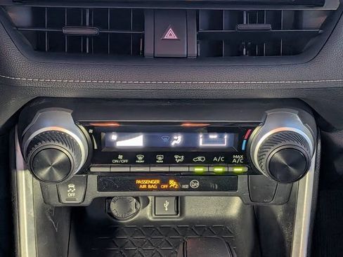 Used 2020 Toyota RAV4 LE FWD image 20
