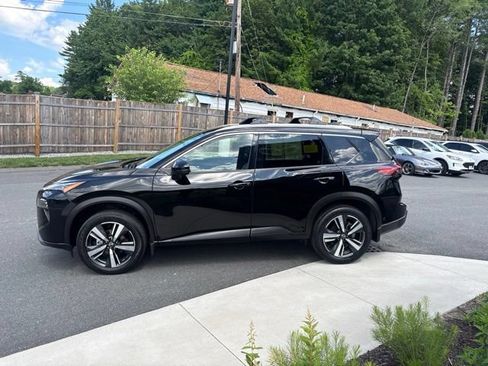 Used 2024 Nissan Rogue SL AWD/4WD image 4