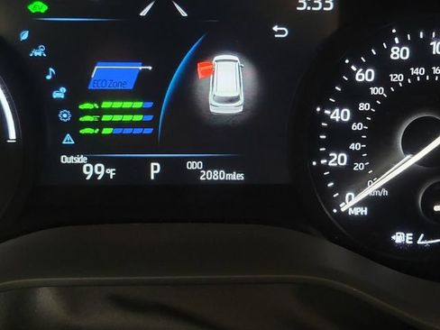 Used 2026 Toyota Sienna XLE FWD image 2