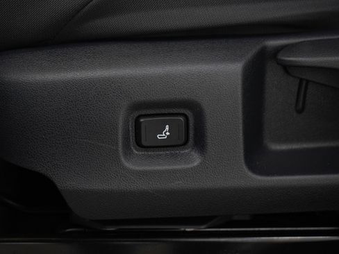 Used 2025 Toyota Tacoma SR5 image 25