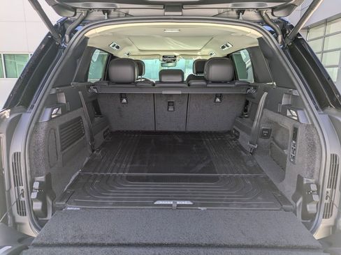 New 2026 Land Rover Range Rover Long Wheelbase SE AWD/4WD image 14