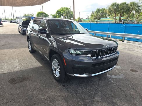 Used 2023 Jeep Grand Cherokee L Laredo RWD image 3