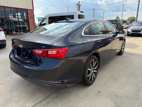 Used 2017 Chevrolet Malibu LT w/ Leather Package image 4