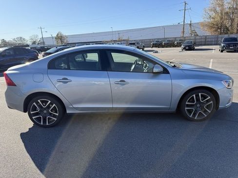 Used 2017 Volvo S60 T5 Dynamic image 28