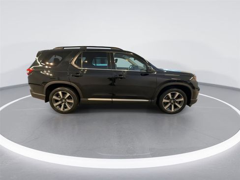 Used 2023 Honda Pilot Touring image 9