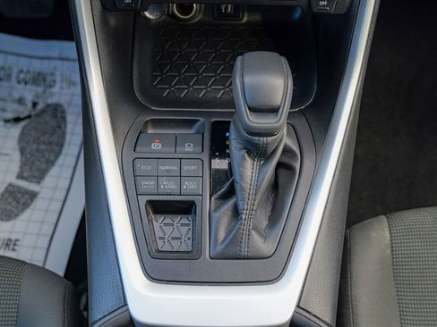 Used 2024 Toyota RAV4 LE AWD/4WD image 42