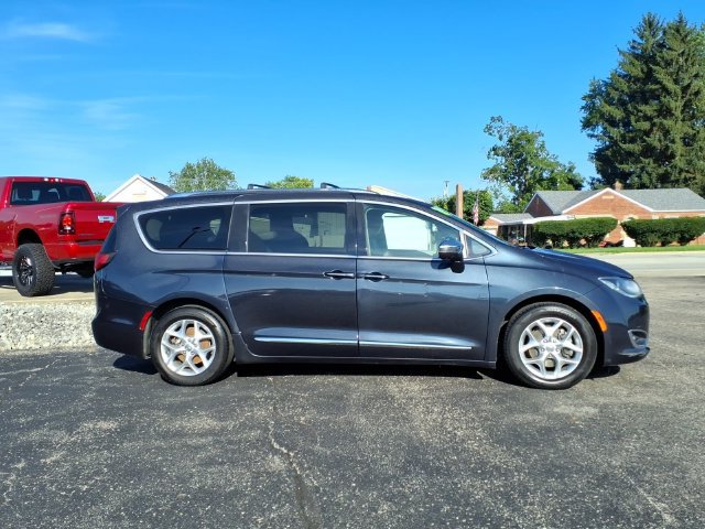 Used 2020 Chrysler Pacifica Limited FWD image 8