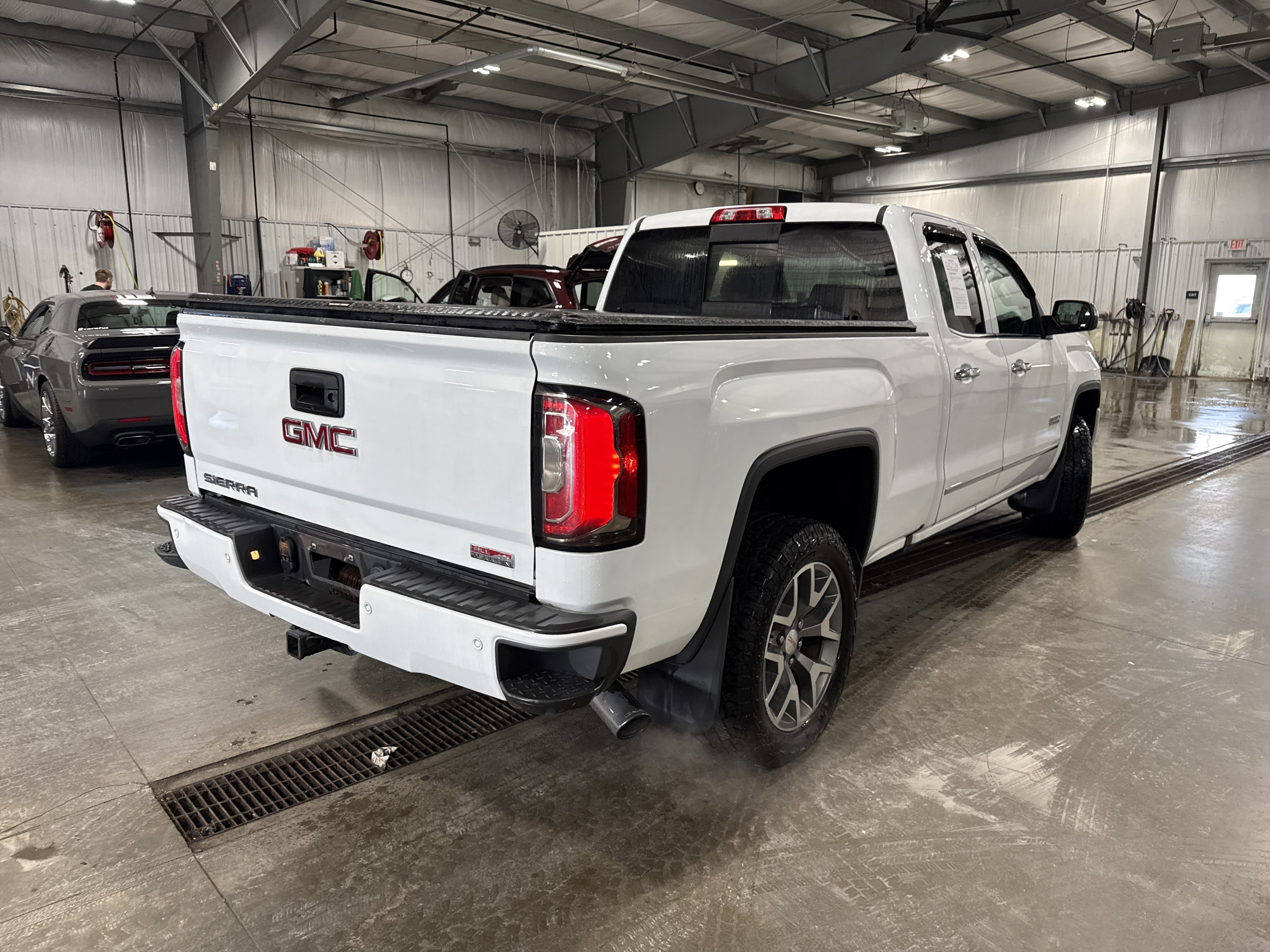 Used 2016 GMC Sierra 1500 SLT AWD/4WD image 3