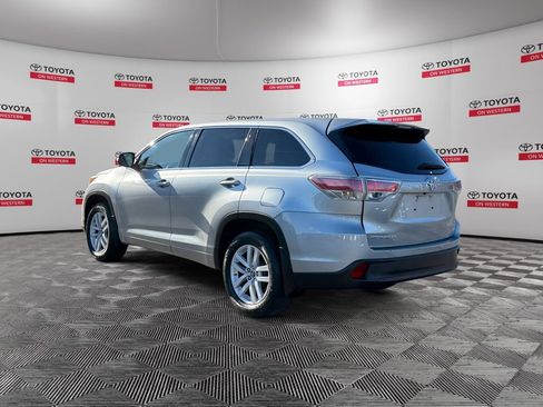 Used 2016 Toyota Highlander LE AWD/4WD image 5